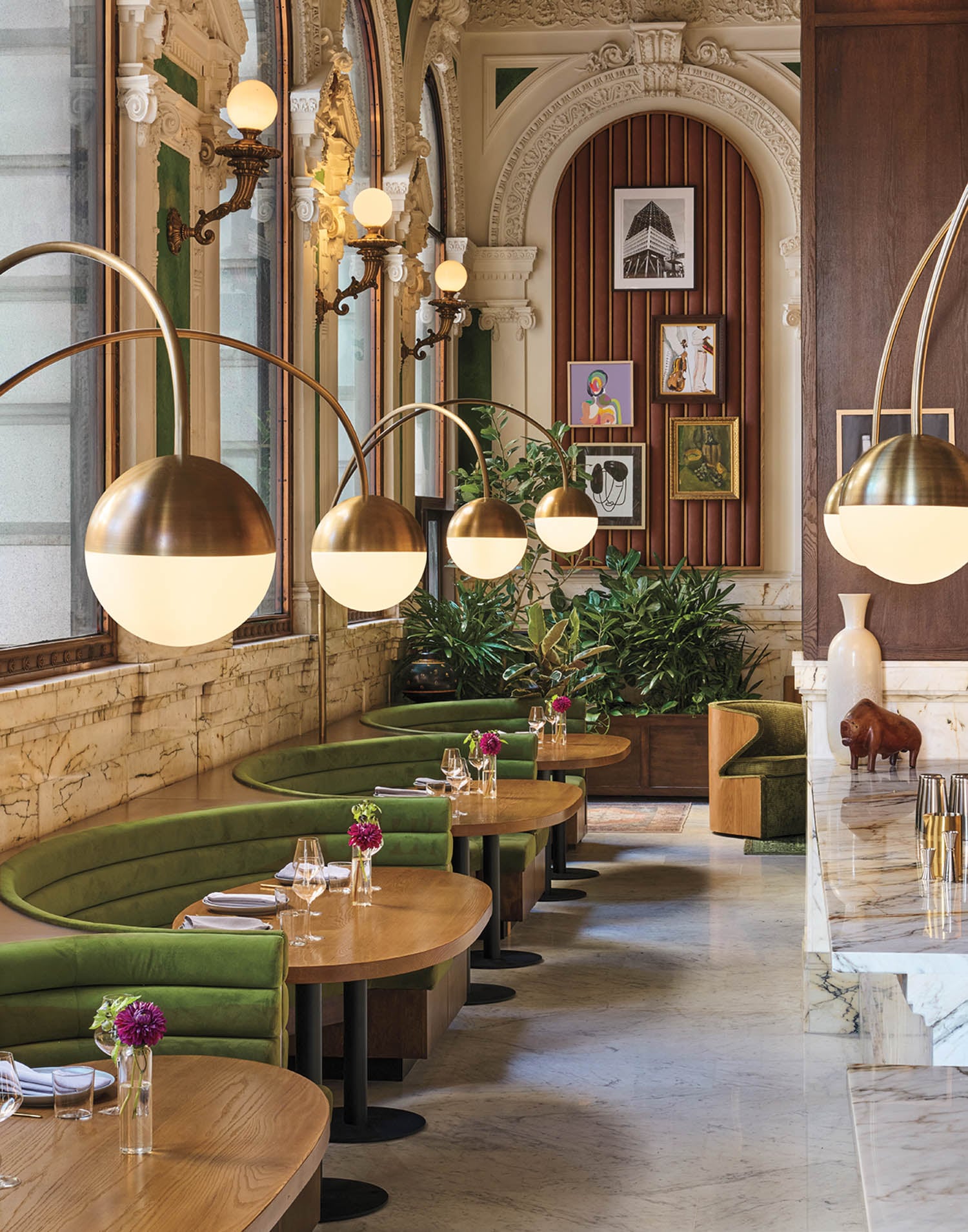 globe lighting over banquet seating